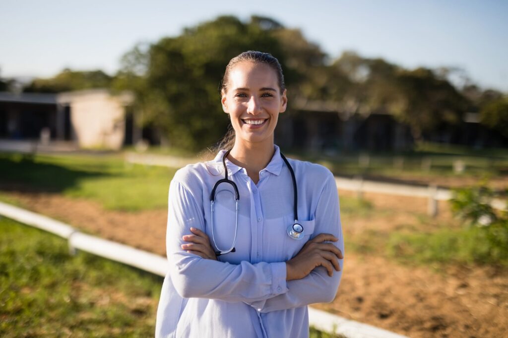 https://elrio.org/wp-content/uploads/2023/03/rural-doctor-in-field-1024x682.jpeg